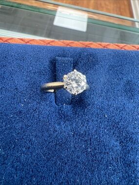 Classic Solitaire Round-Cut Diamond Engagement Ring in Yellow gold setting